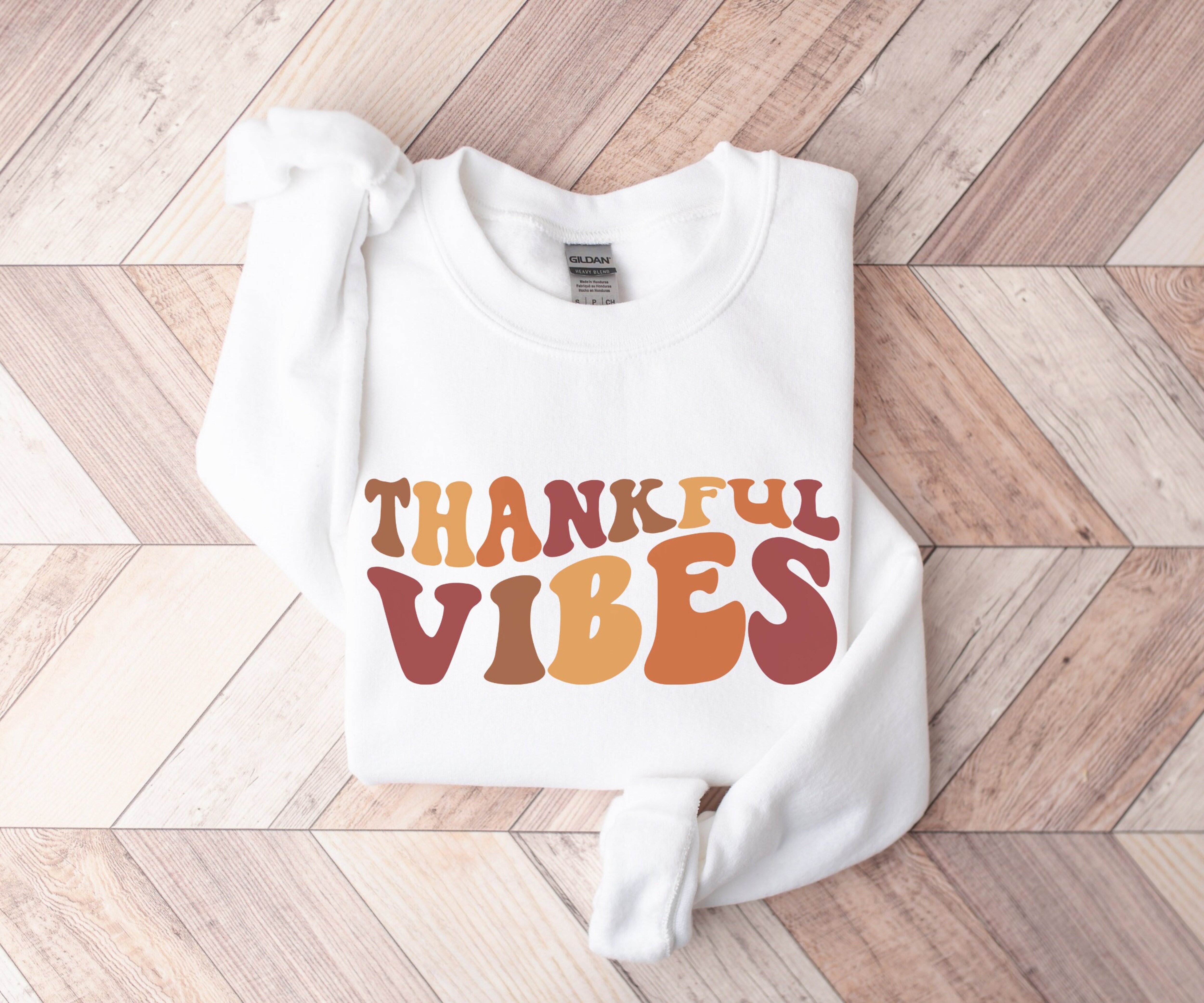 Retro Thankful Vibes Sweatshirt, Retro Thanksgiving Sweater, Retro Fall Sweatshirt, Oversized Fall Crewneck, Trendy Thanksgiving Outfit