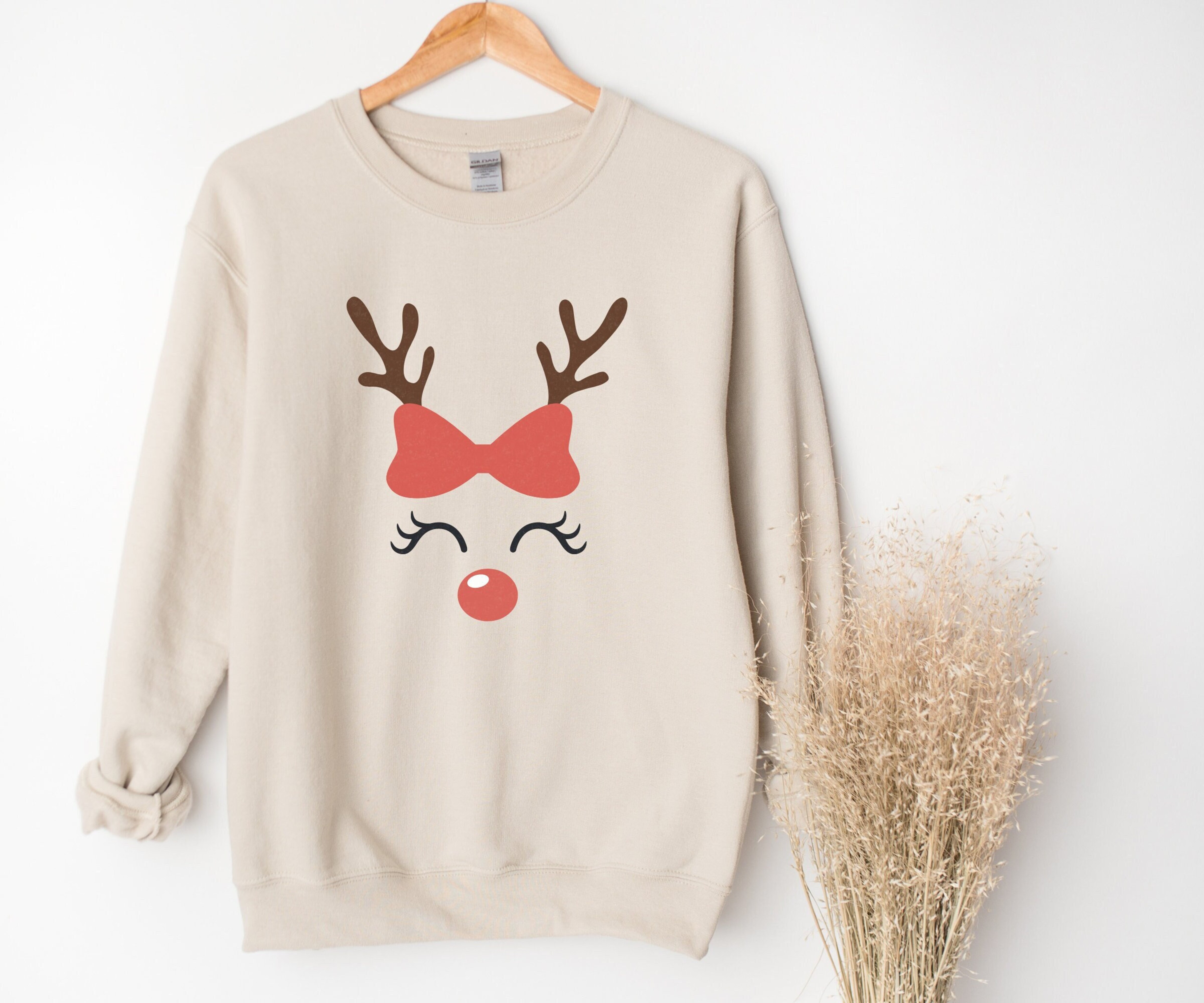 Reindeer Sweatshirt, Christmas Sweatshirt for Her, Christmas Party Sweater, Xmas Pullover, Oversized Xmas Crewneck, Couple Christmas Sweater