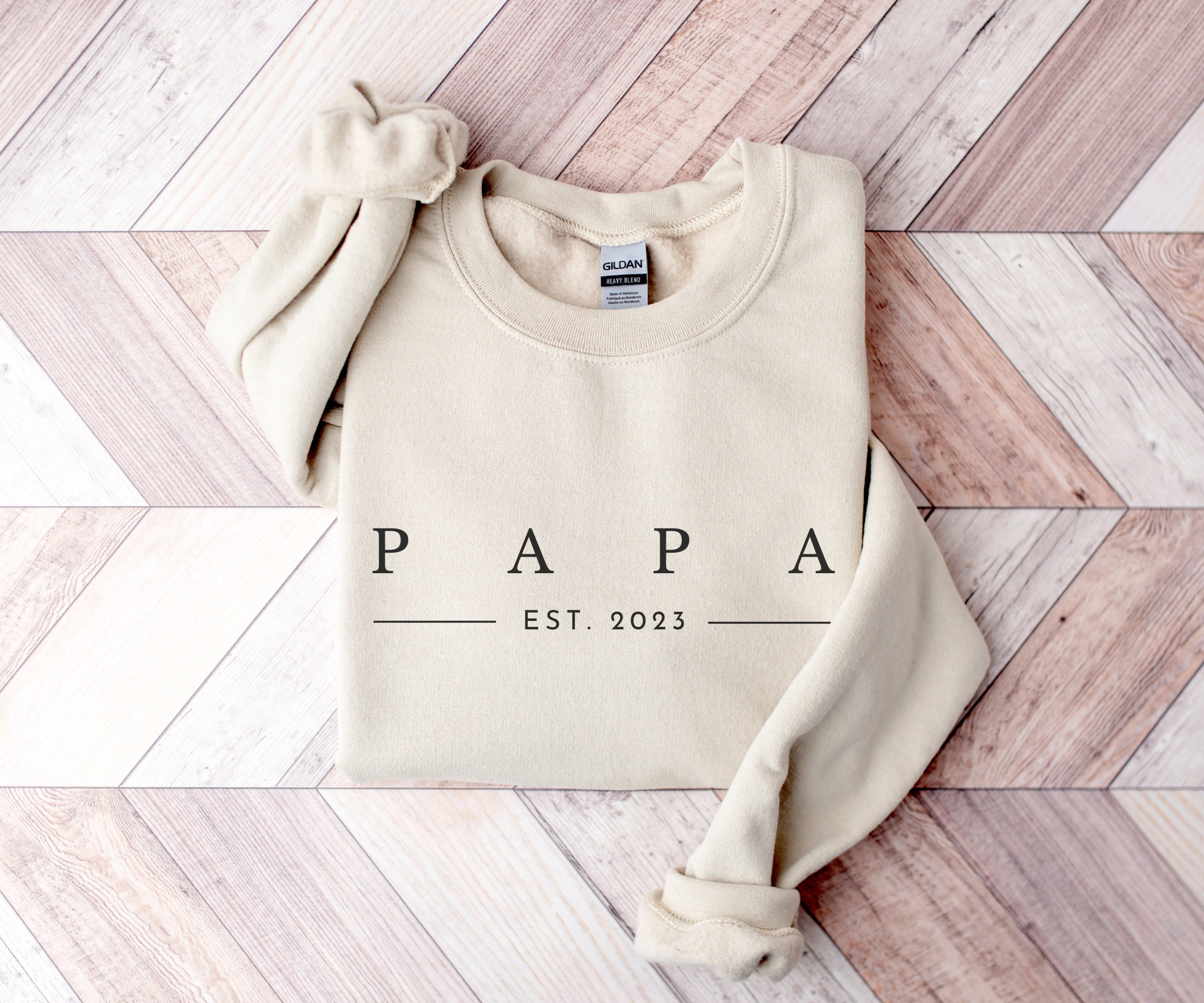 Custom Year Papa Sweatshirt, Personalized New Dad Sweater, Minimalist Custom Dad Hoodie, Father&#39;s Day Gift, Gift for Dad, Gift for Husband