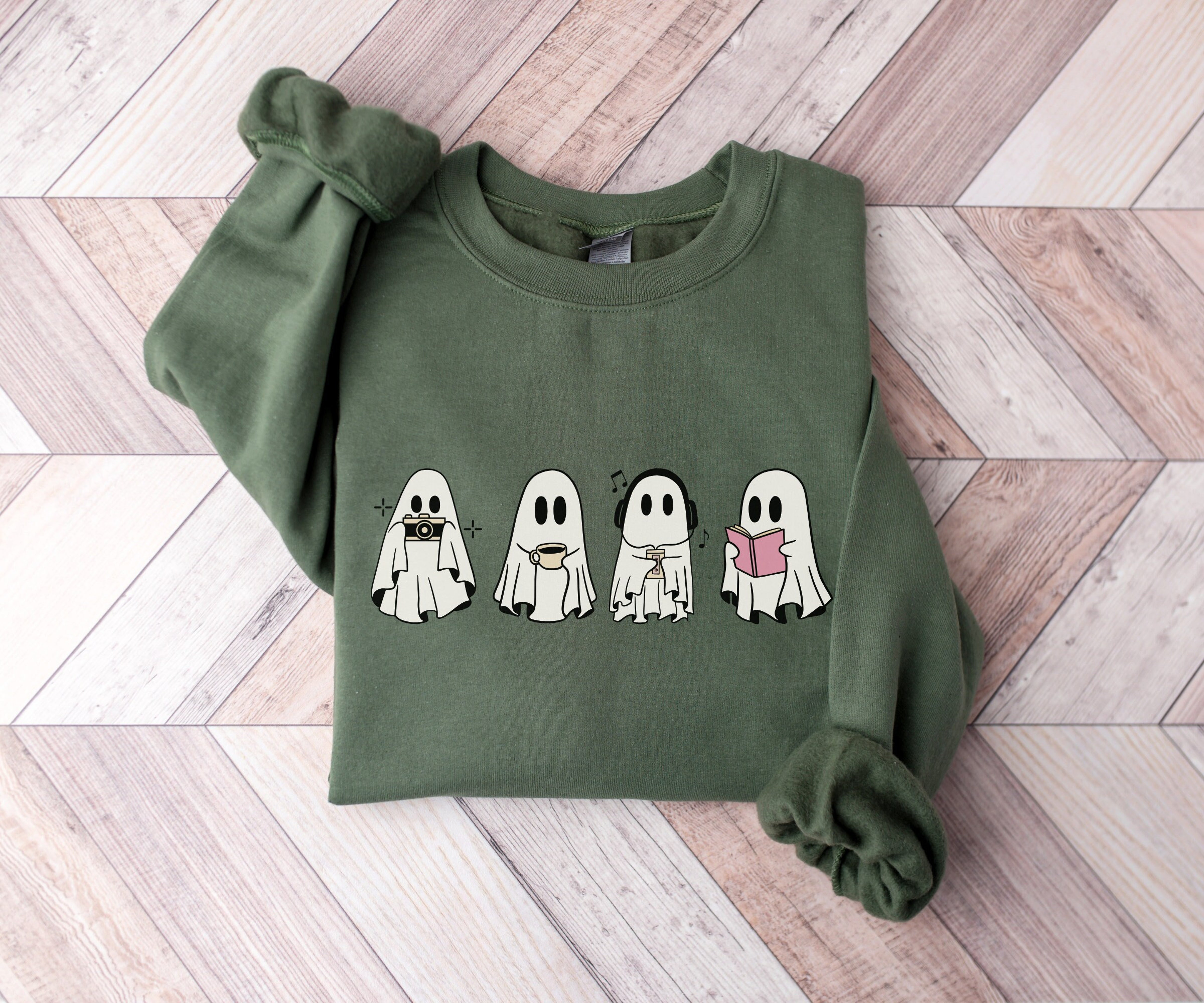 Retro Ghost Sweatshirt, Cute Halloween Sweater, Spooky Season Sweatshirt, Vintage Oversized Crewneck, Womens Halloween Sweatshirt, Fall Gift