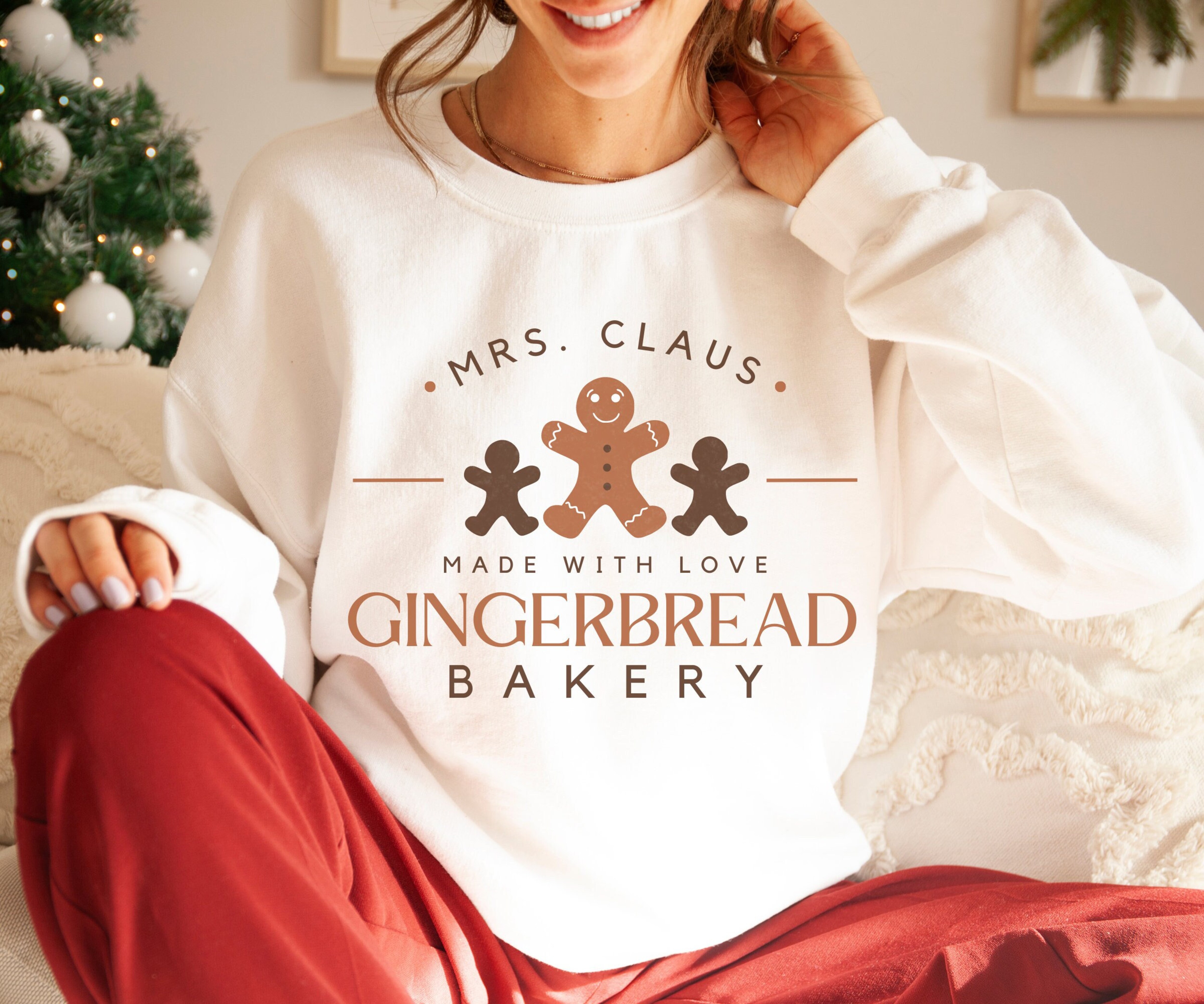 Mrs Claus Gingerbread Bakery, Vintage Christmas Sweatshirt, Oversized Christmas Pullover, Womens Xmas Sweater, Trendy Christmas Crewneck