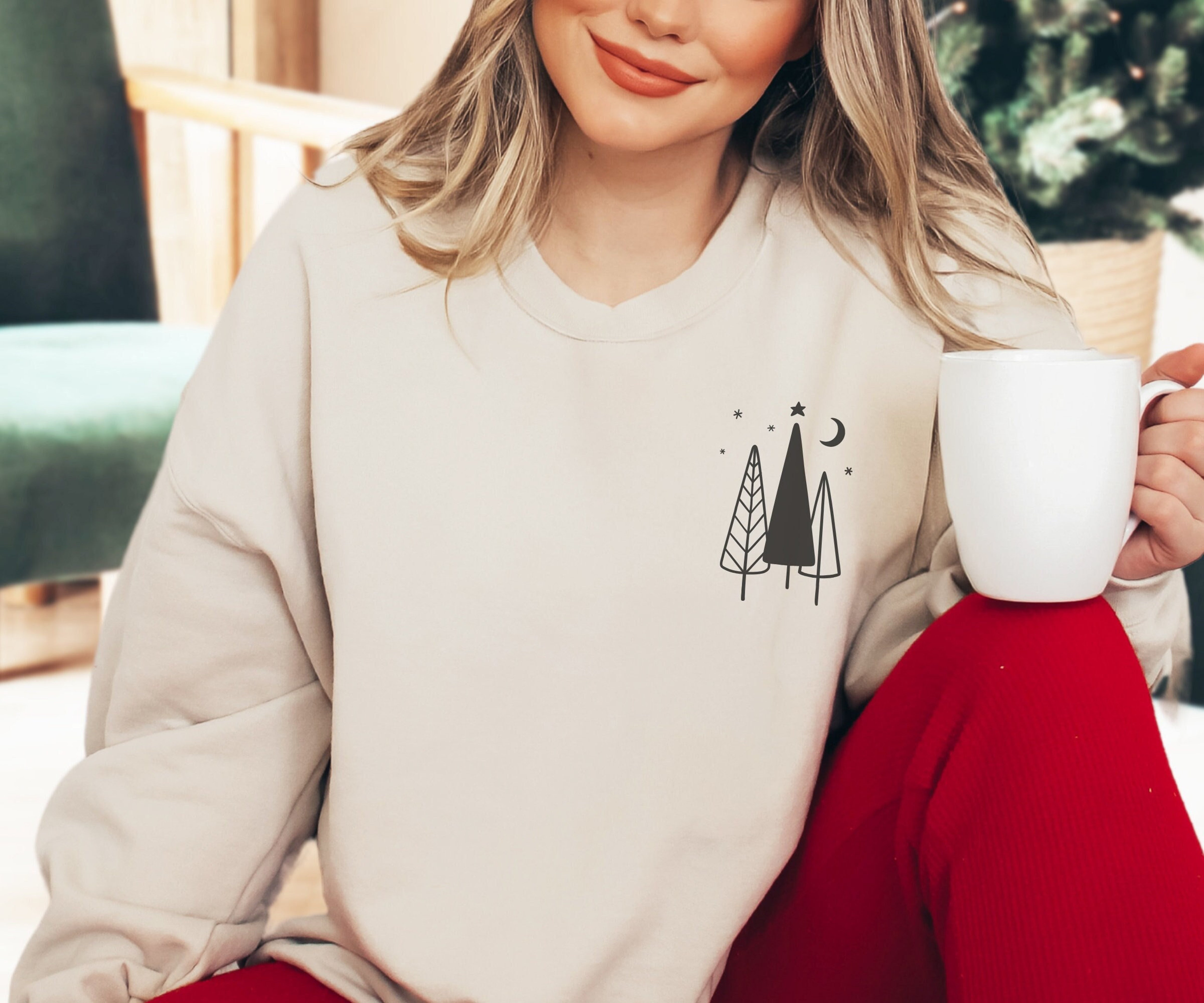 Christmas Tree Sweatshirt, Christmas Sweater for Women, Minimal Xmas Tree Crewneck, Christmas Pullover Hoodie, Cute Christmas Gift for Her