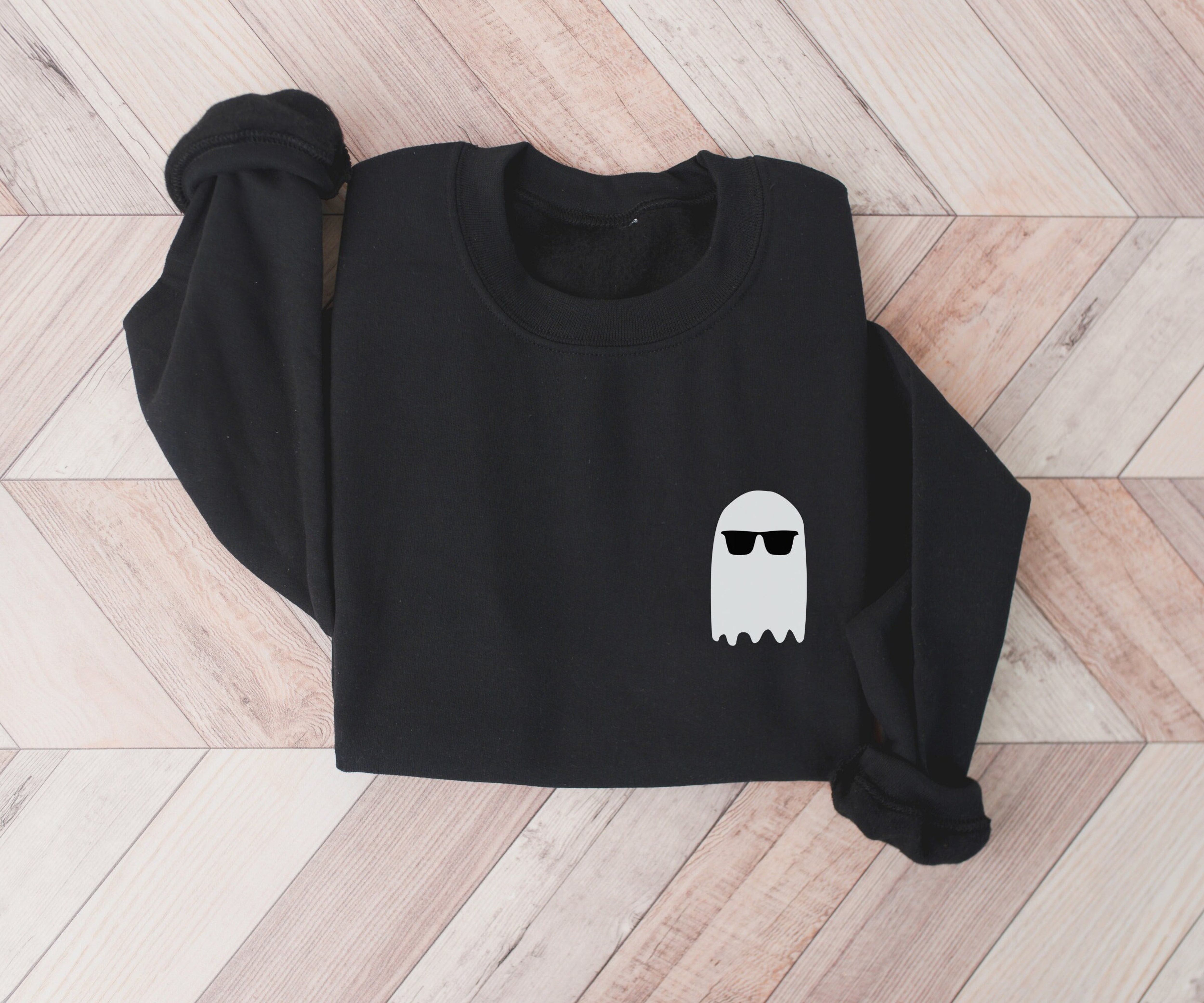 Minimalist Ghost Sweater, Cute Ghost Sweatshirt, Cool Ghost Crewneck, Oversized Halloween Sweatshirt, Cute Fall Sweatshirt, Autumn Sweater