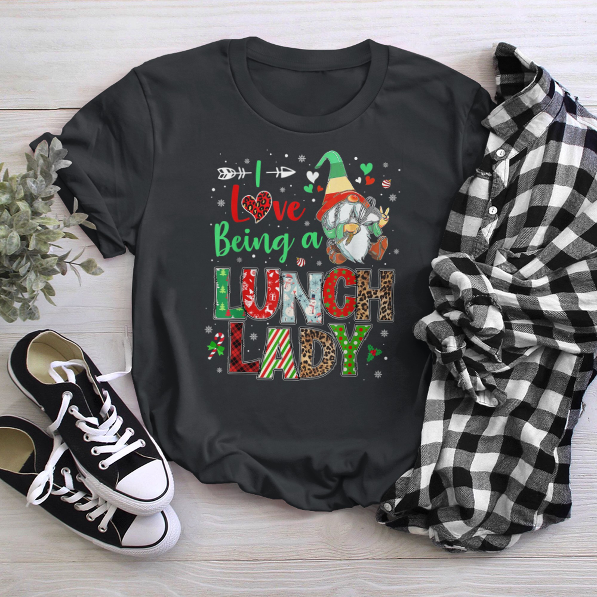 Cute Gnomes I Love Being A Lunch Lady With Christmas Pattern t-shirt black