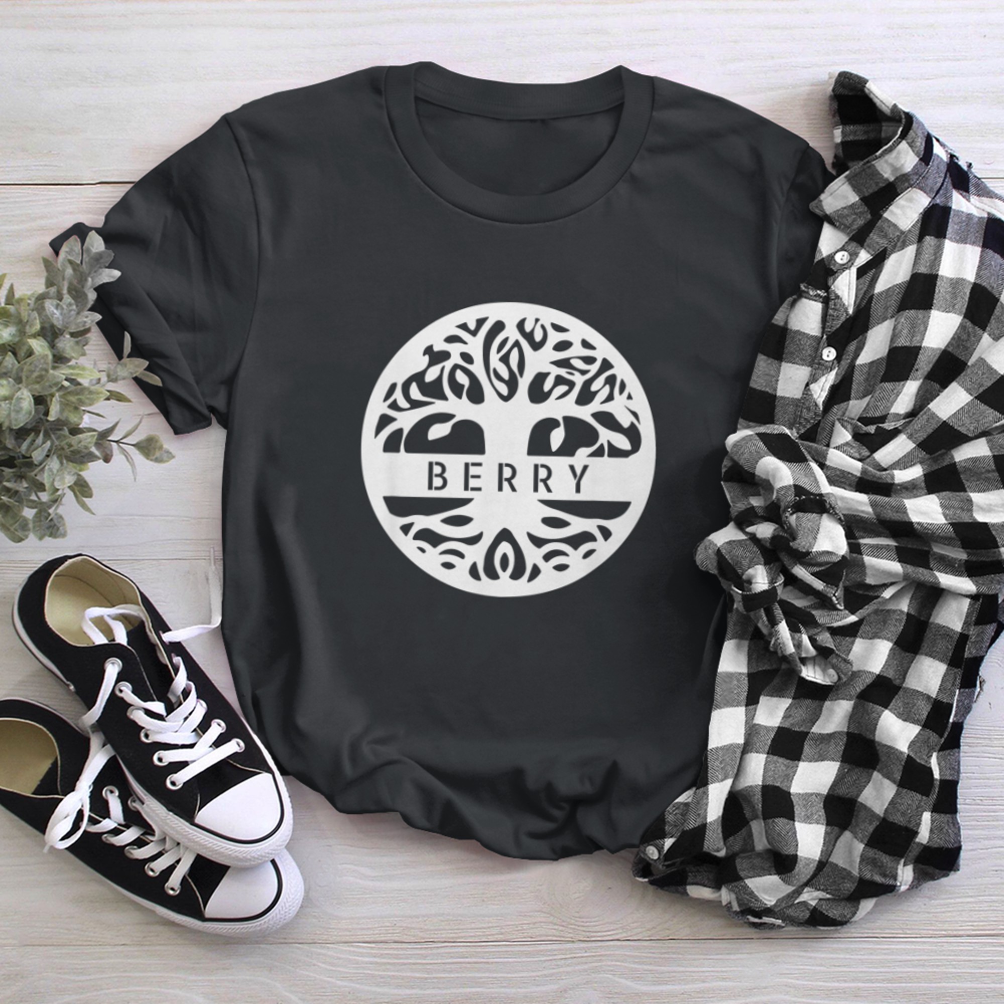 Berry Personalized Irish Name Celtic Tree Of Life (2) t-shirt black