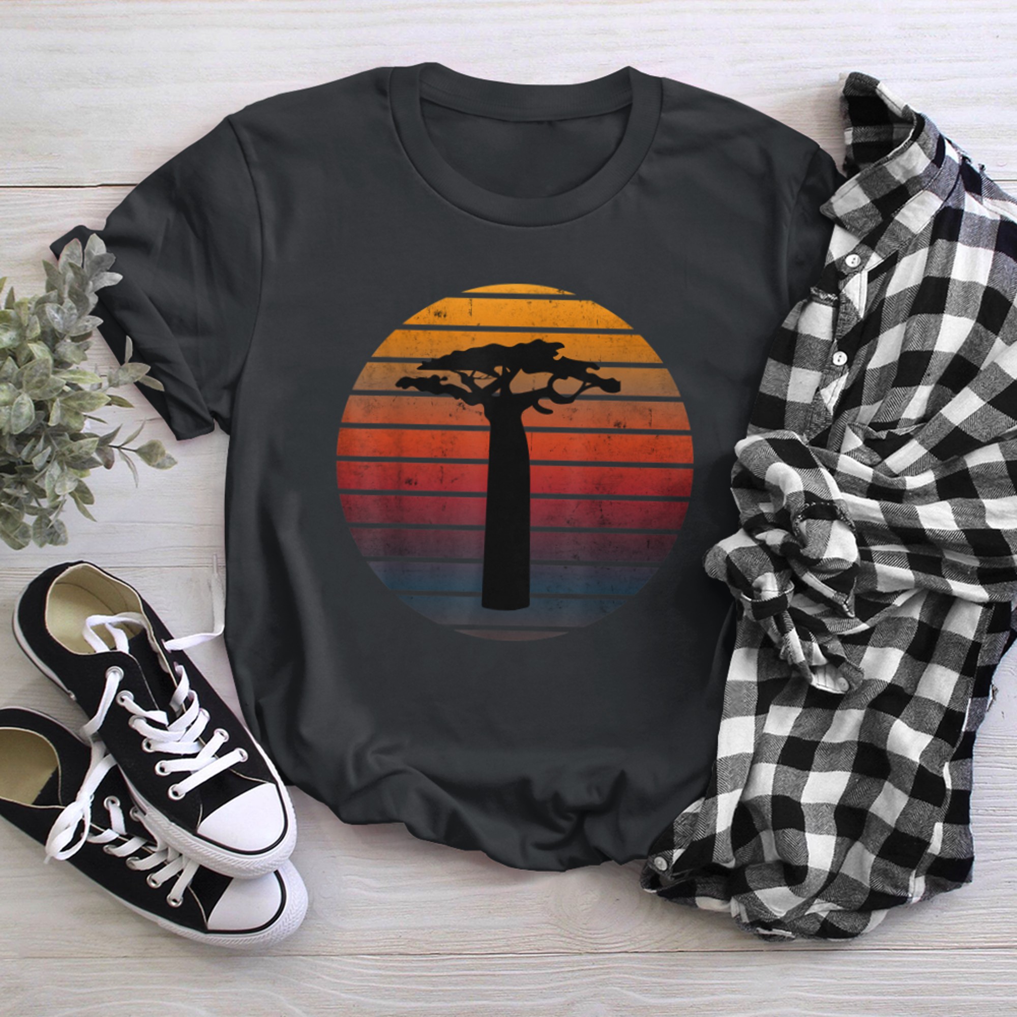 DISTRESSED AFRICAN BAOBAB TREE, THE TREE OF LIFE ON SUNSET t-shirt black