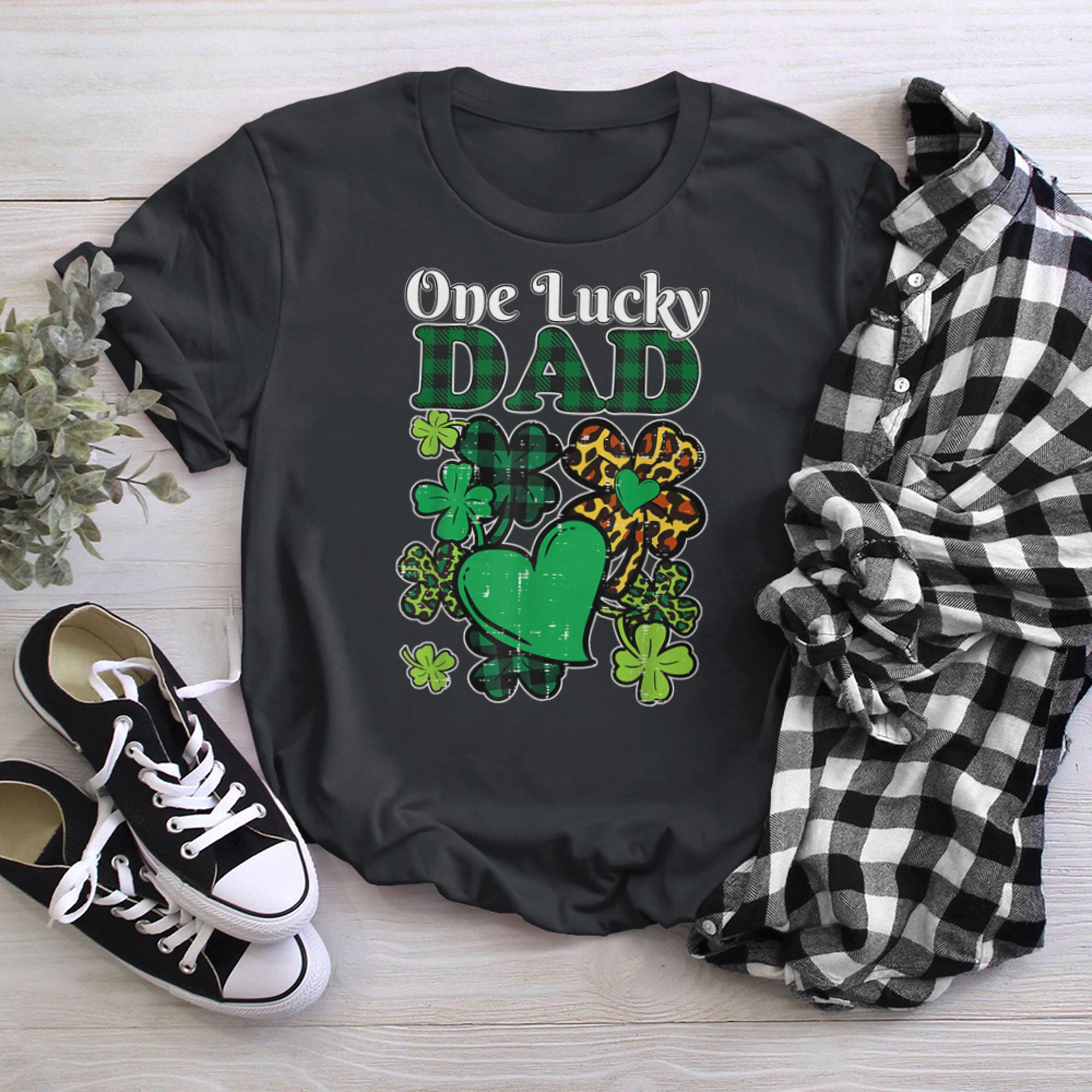 Mens One Lucky Dad Plaid Shamrock Heart St Patrick Day Daddy Papa t-shirt black