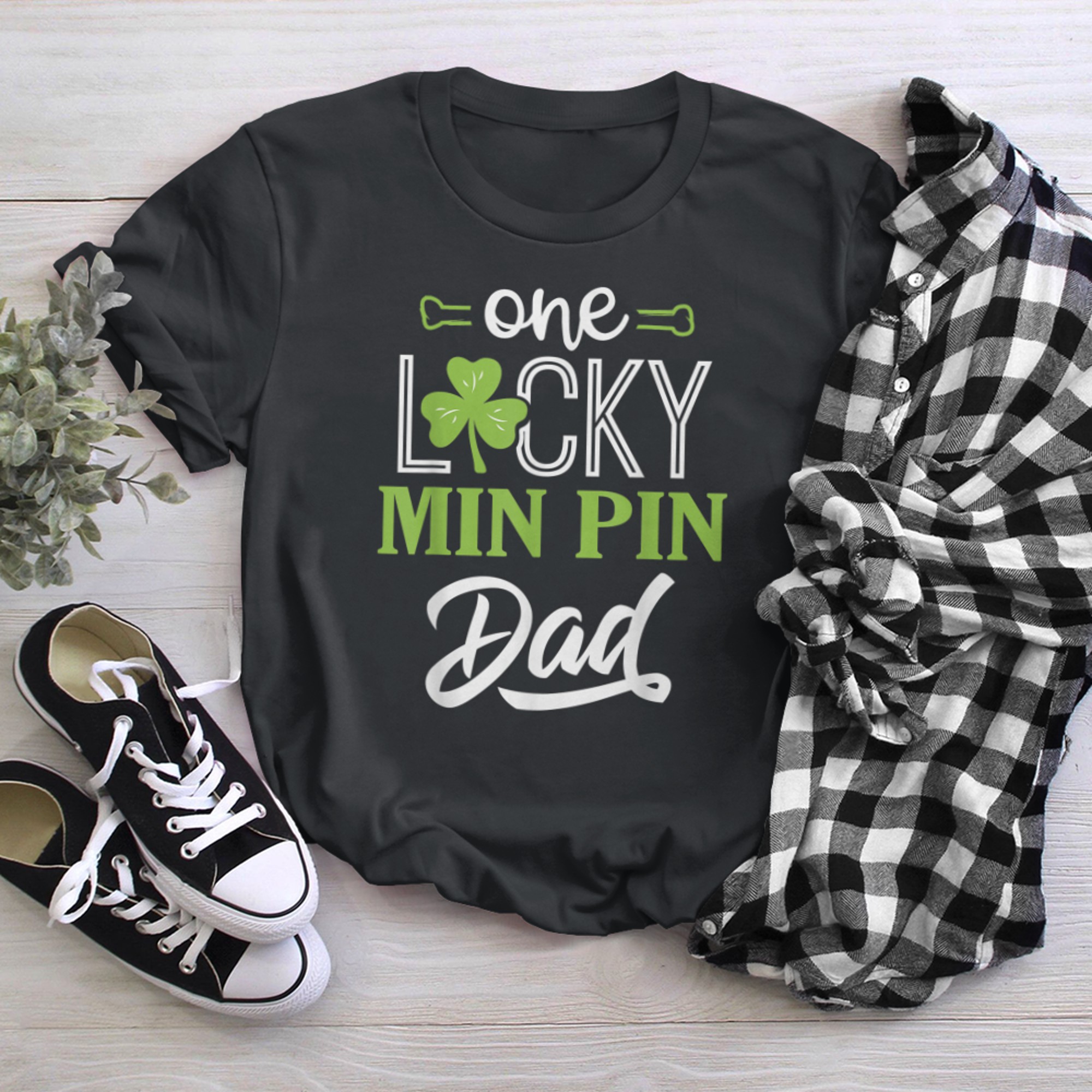 Mens One Lucky Min Pin Dog Dad Shirt St Patricks Day t-shirt black