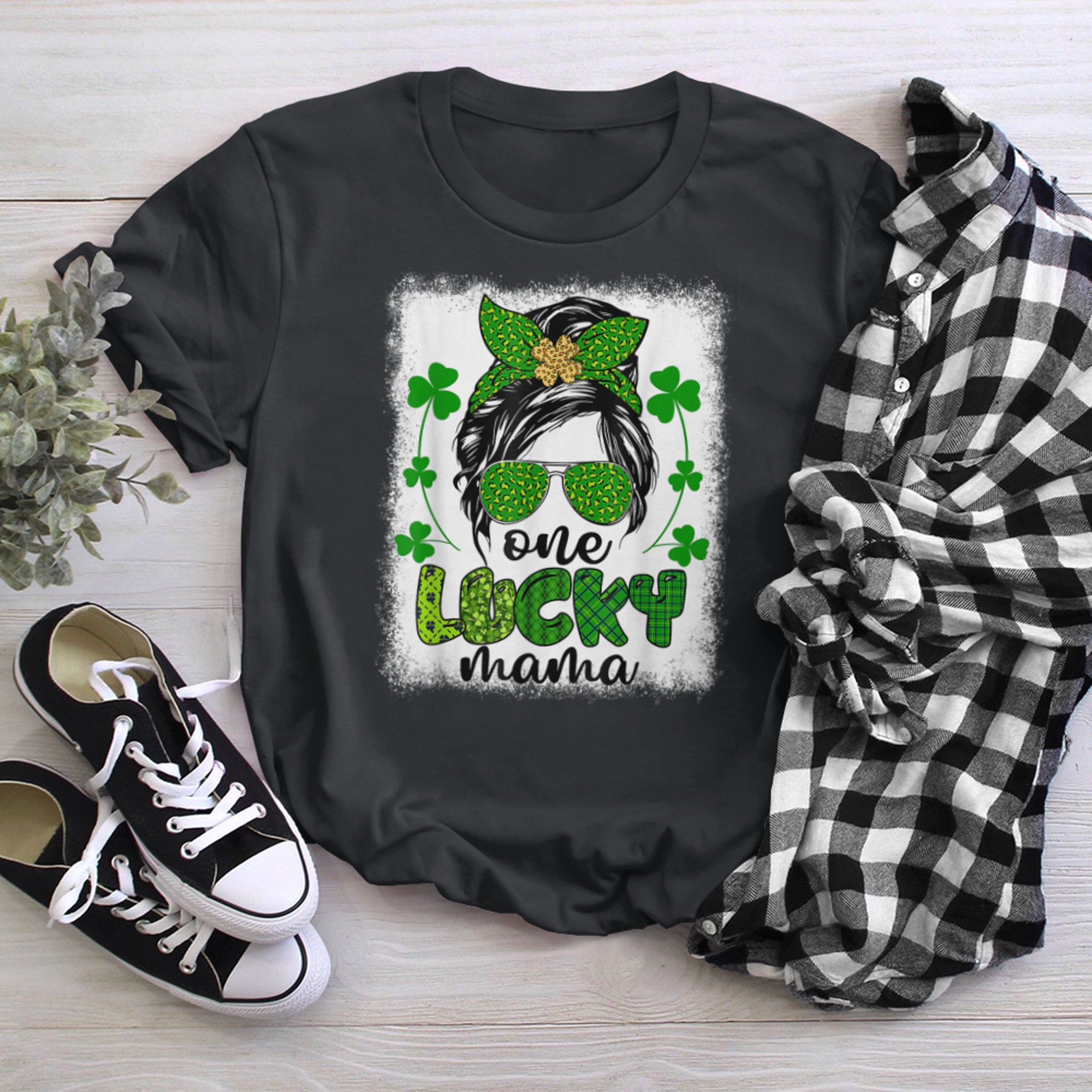 Messy Bun Leopard St Patrick's Day One Lucky Mama Blea.ched (1) t-shirt black