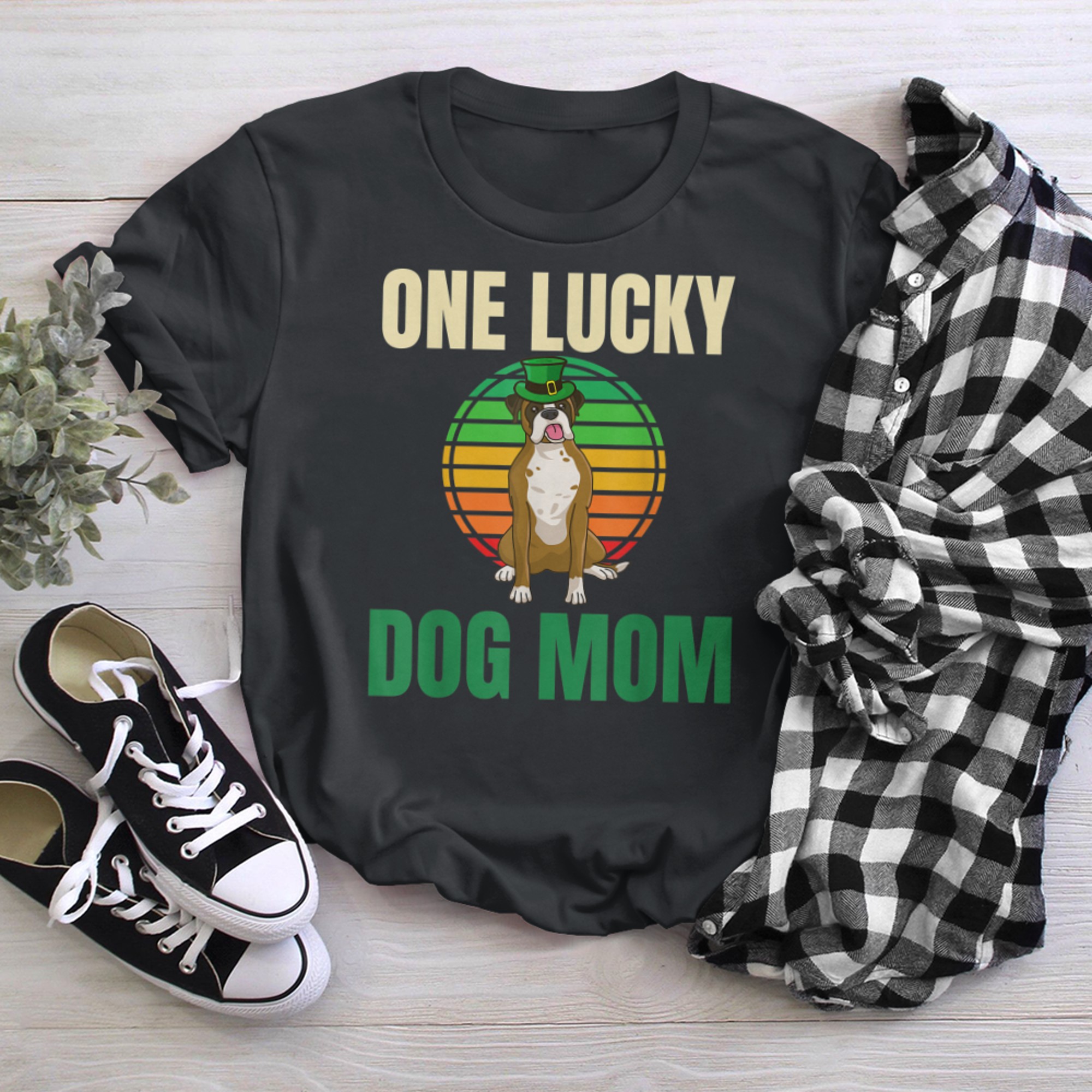 One Lucky Dog Mom Boxer St Patrick's Day Vintage Sunset t-shirt black