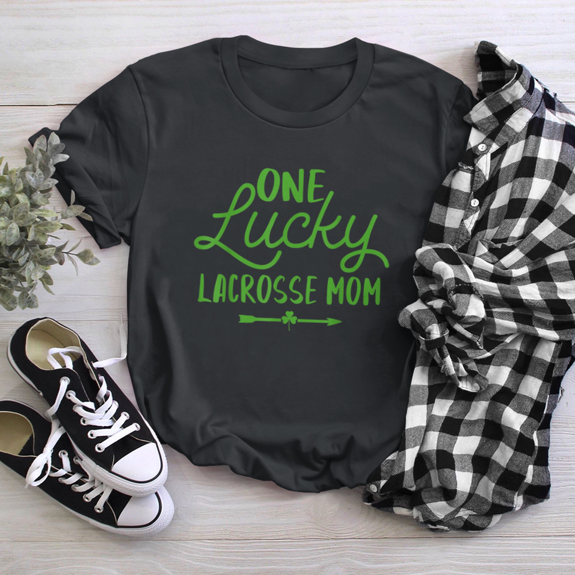 One Lucky Lacrosse Mom St Patrick's Day Irish Lucky Mom t-shirt black