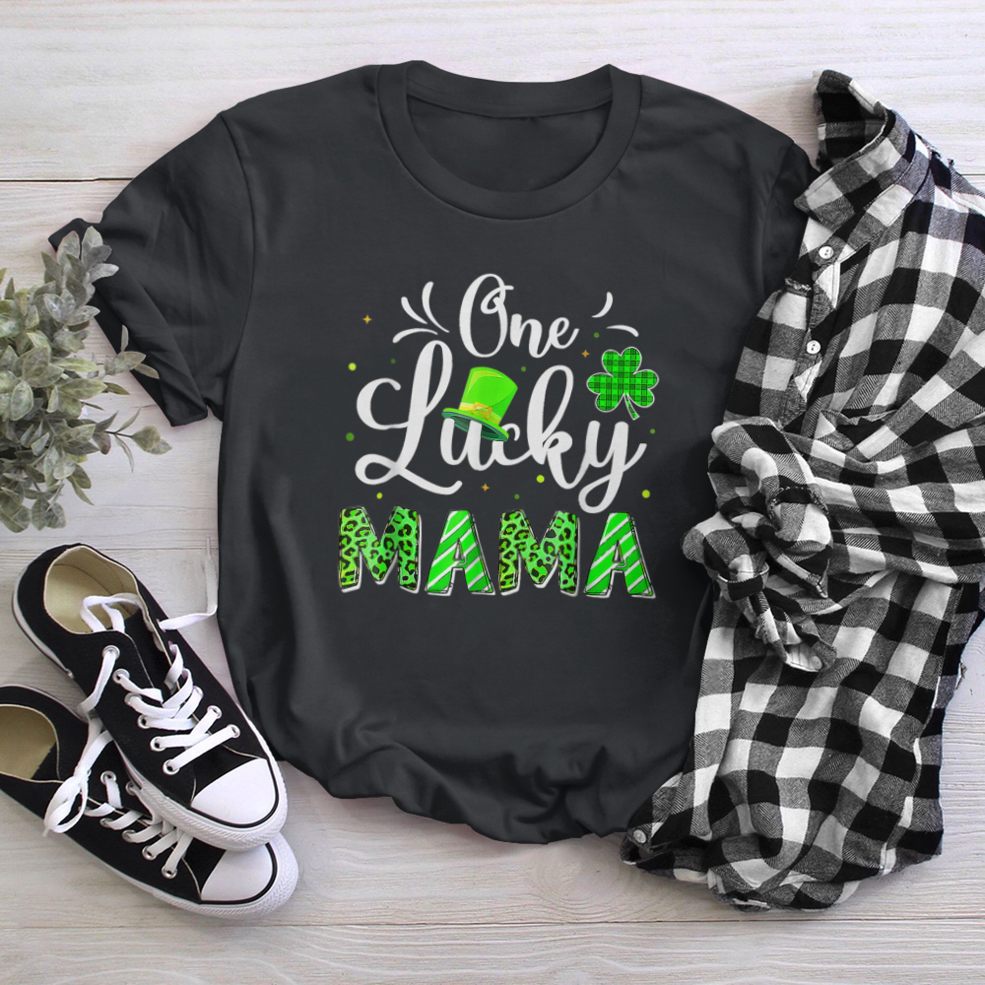 One Lucky Mama Irish Shamrock Leopard St Patrick's Day Women t-shirt black