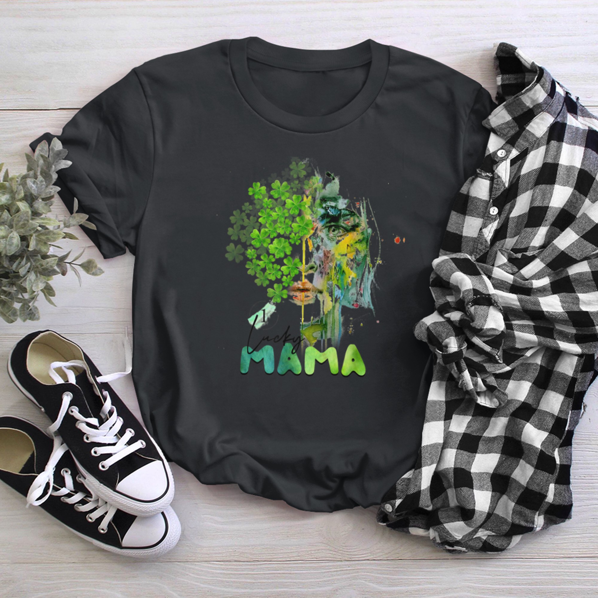 One Lucky Mama St Patricks Day Mother Shamrock - White t-shirt black