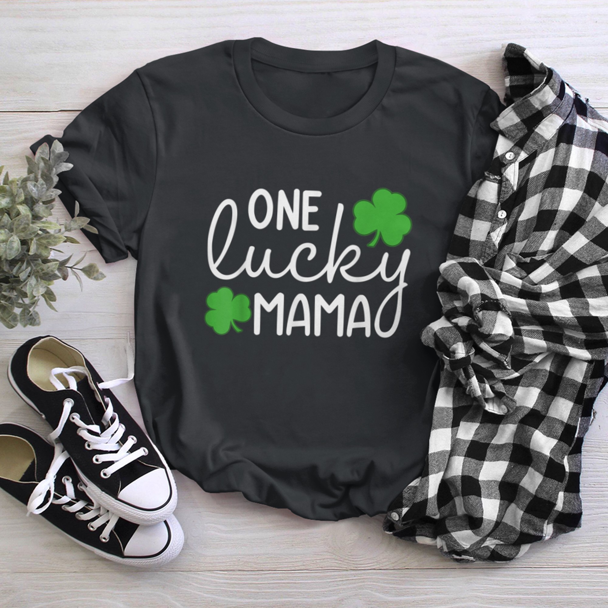 One Lucky Mama St Patricks Day Shamrock Family Matching t-shirt black